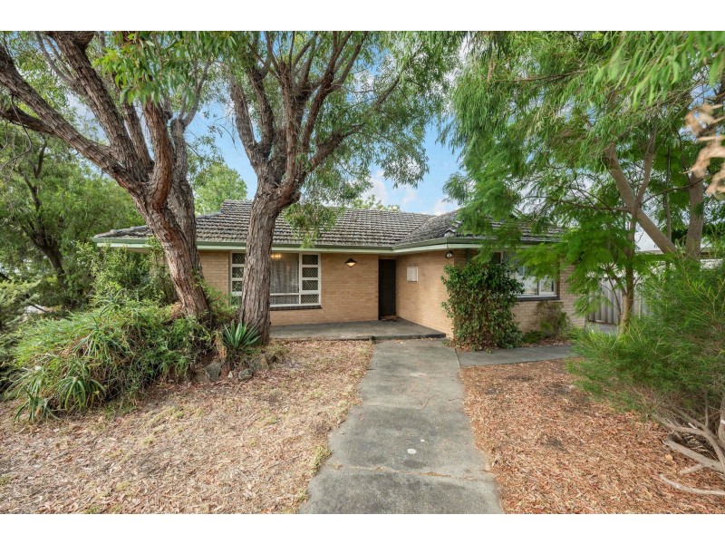 70 Second Avenue, Rossmoyne WA 6148