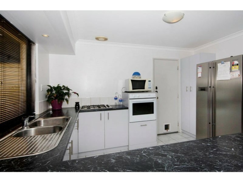 8 Shoalhaven Rise, Success WA 6164