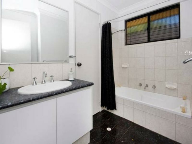 8 Shoalhaven Rise, Success WA 6164