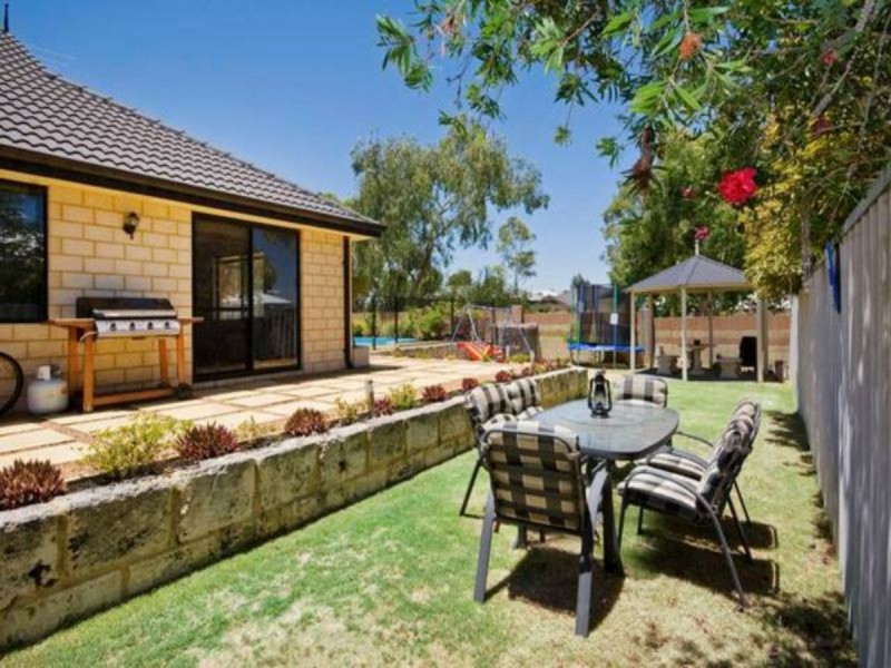 8 Shoalhaven Rise, Success WA 6164