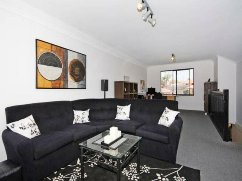 8 Shoalhaven Rise, Success WA 6164