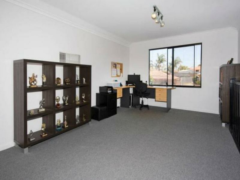 8 Shoalhaven Rise, Success WA 6164