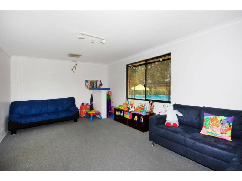 8 Shoalhaven Rise, Success WA 6164