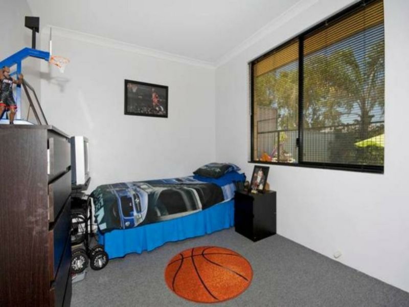 8 Shoalhaven Rise, Success WA 6164