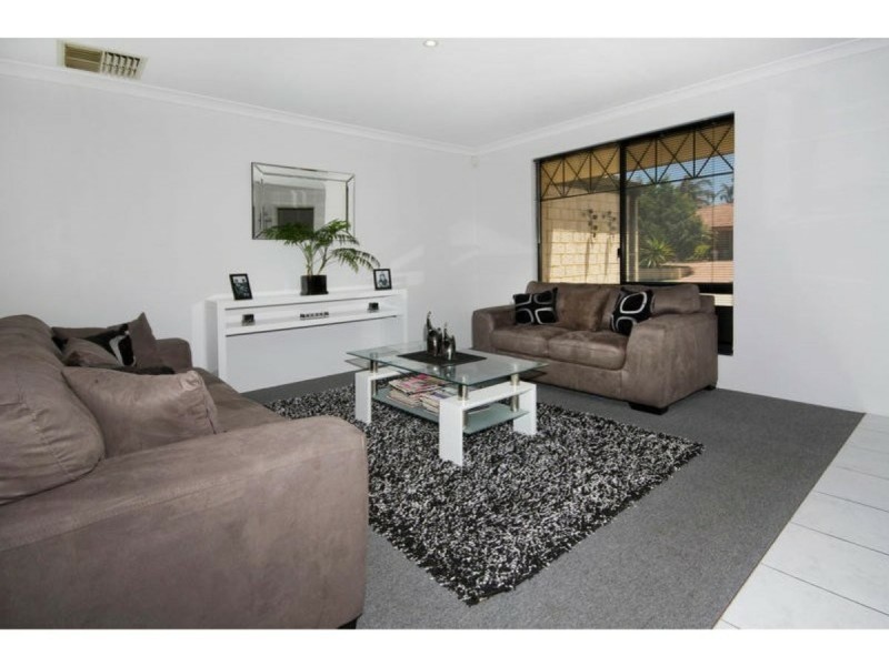 8 Shoalhaven Rise, Success WA 6164