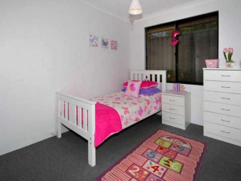 8 Shoalhaven Rise, Success WA 6164
