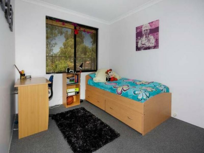 8 Shoalhaven Rise, Success WA 6164