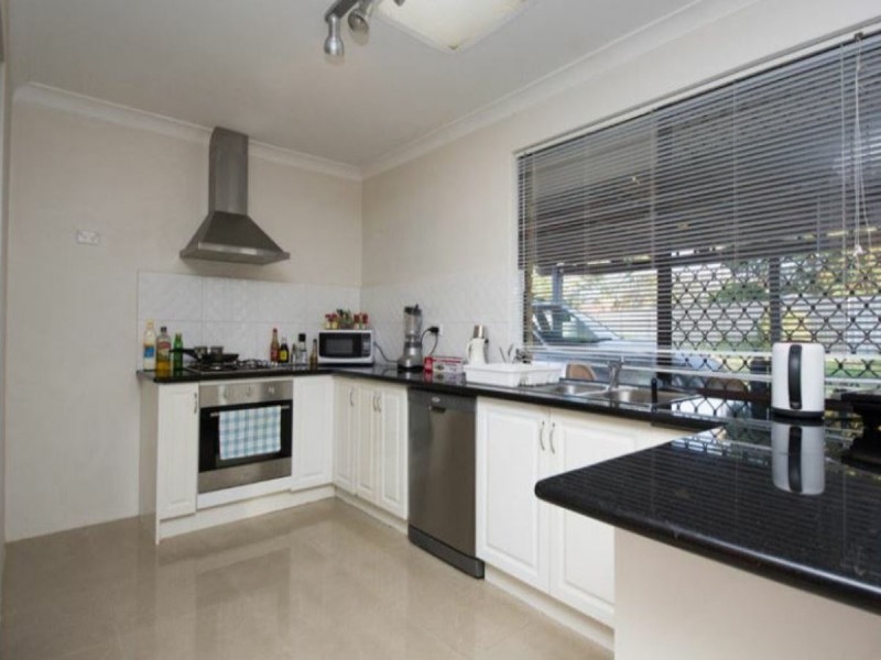 14 Lake Edge Lane, South Lake WA 6164