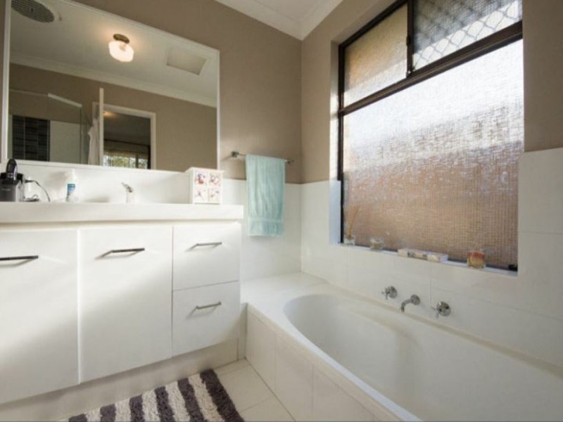 14 Lake Edge Lane, South Lake WA 6164