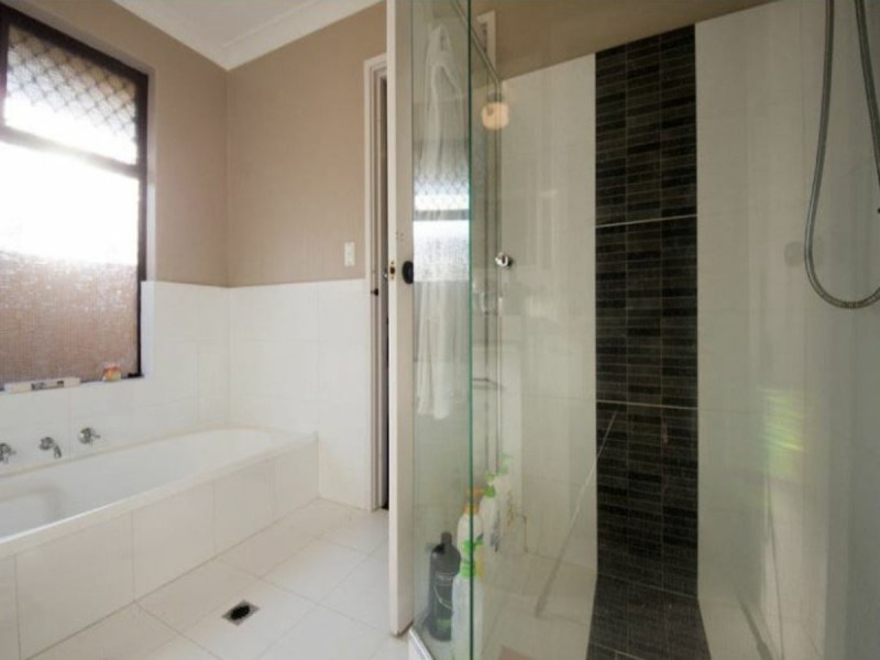 14 Lake Edge Lane, South Lake WA 6164