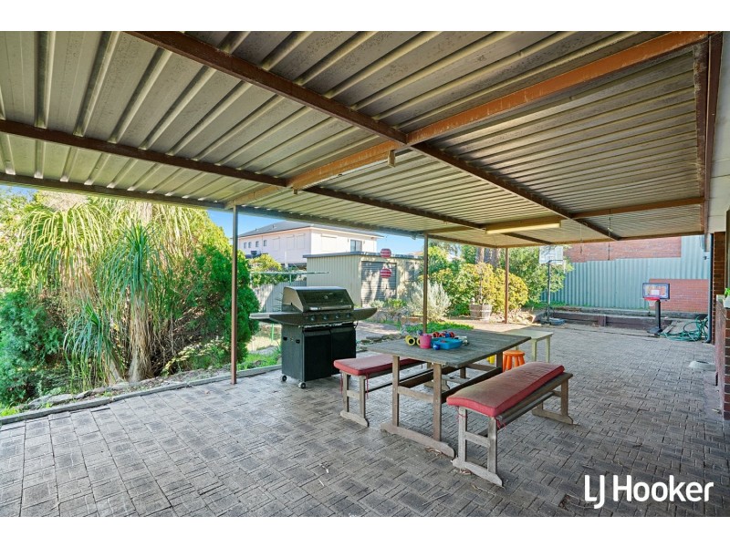 14 Bondini Way, Bibra Lake WA 6163