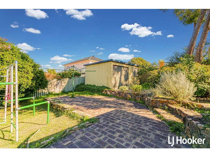 14 Bondini Way, Bibra Lake WA 6163