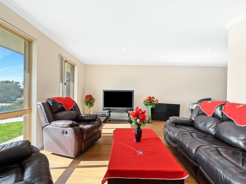 43 Whitlock Crescent, South Lake WA 6164