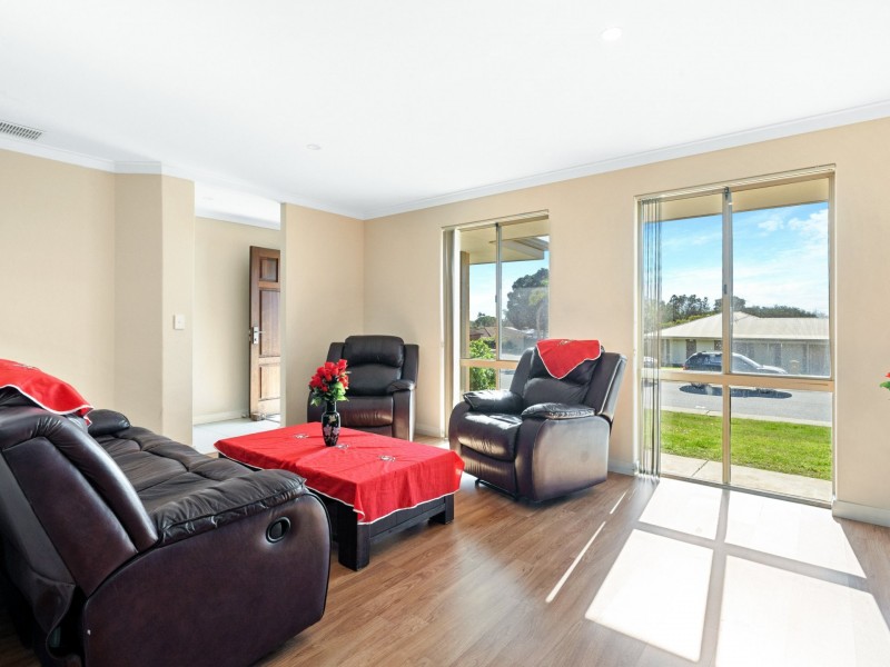 43 Whitlock Crescent, South Lake WA 6164