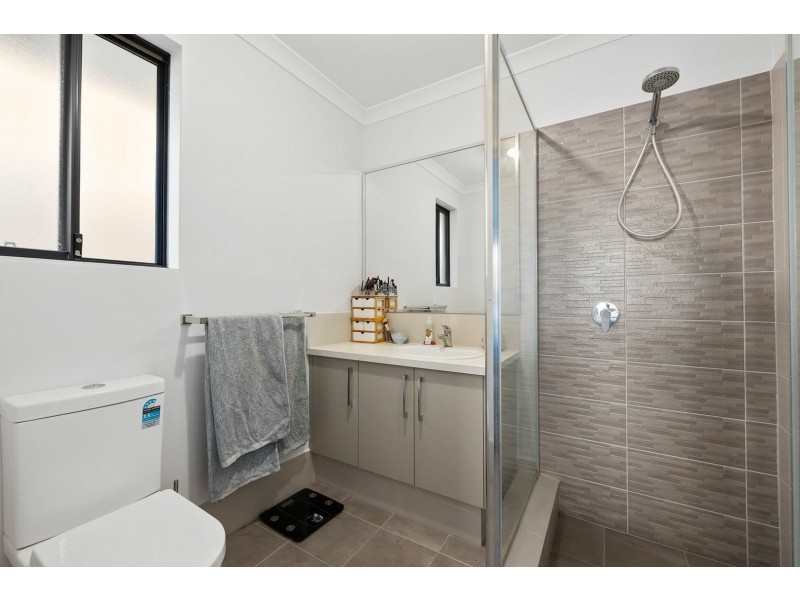 35 Melbourne Loop, Hammond Park WA 6164
