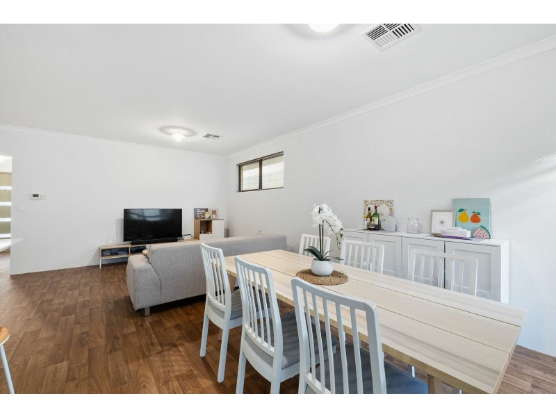 35 Melbourne Loop, Hammond Park WA 6164