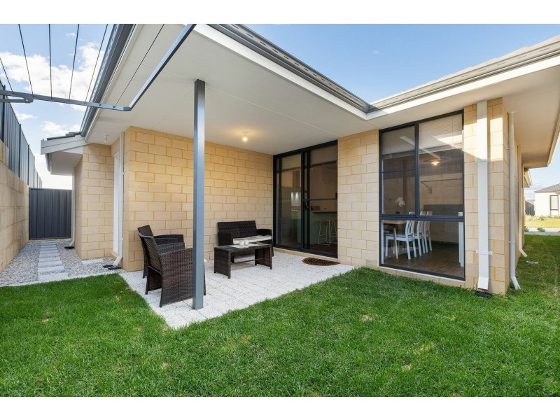 35 Melbourne Loop, Hammond Park WA 6164