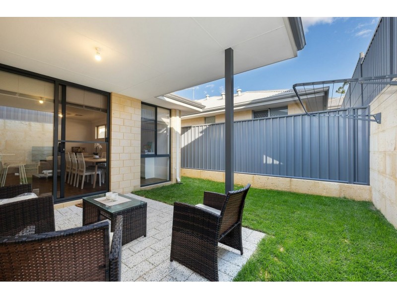 35 Melbourne Loop, Hammond Park WA 6164