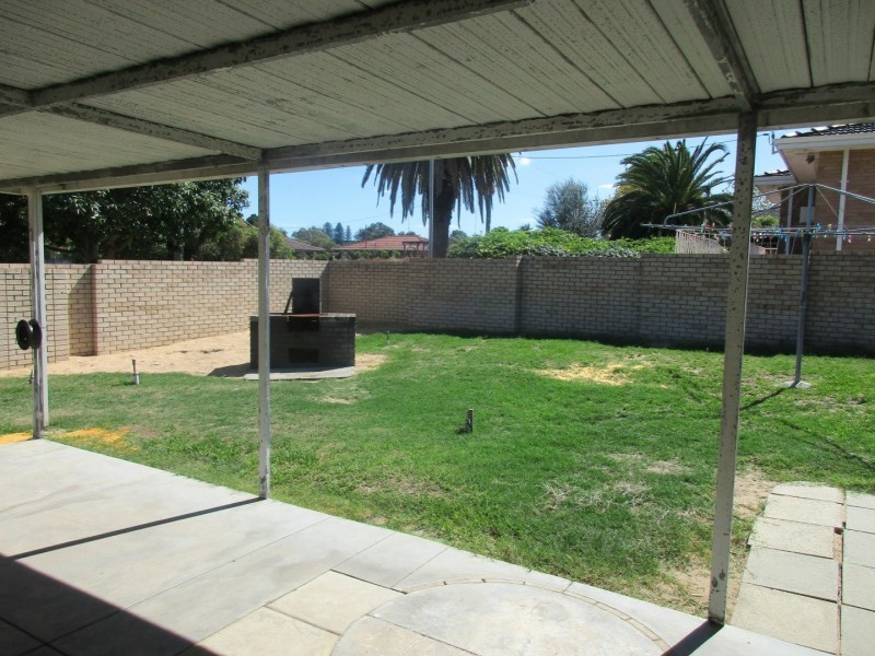 2 Pomfret Road, Spearwood WA 6163