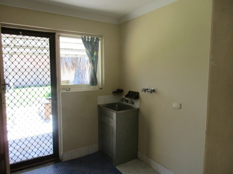 2 Pomfret Road, Spearwood WA 6163