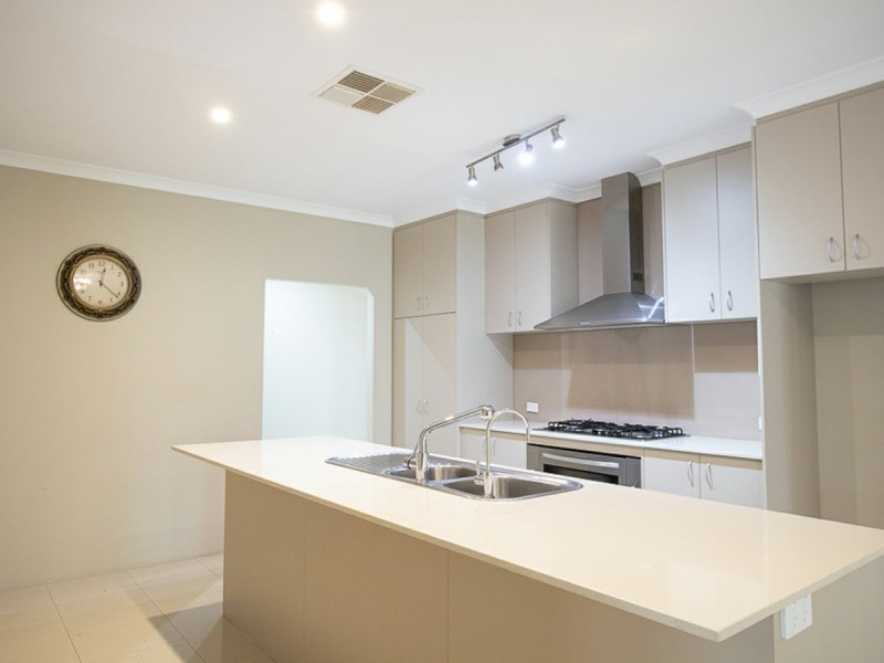 122 Golf Links Drive, Carramar WA 6031