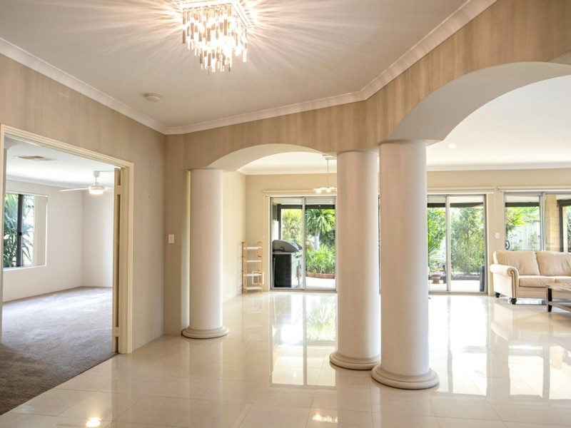 122 Golf Links Drive, Carramar WA 6031