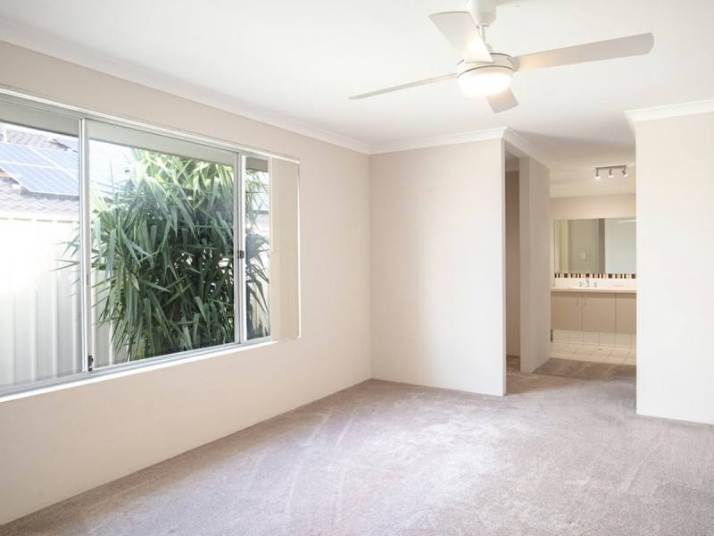 122 Golf Links Drive, Carramar WA 6031