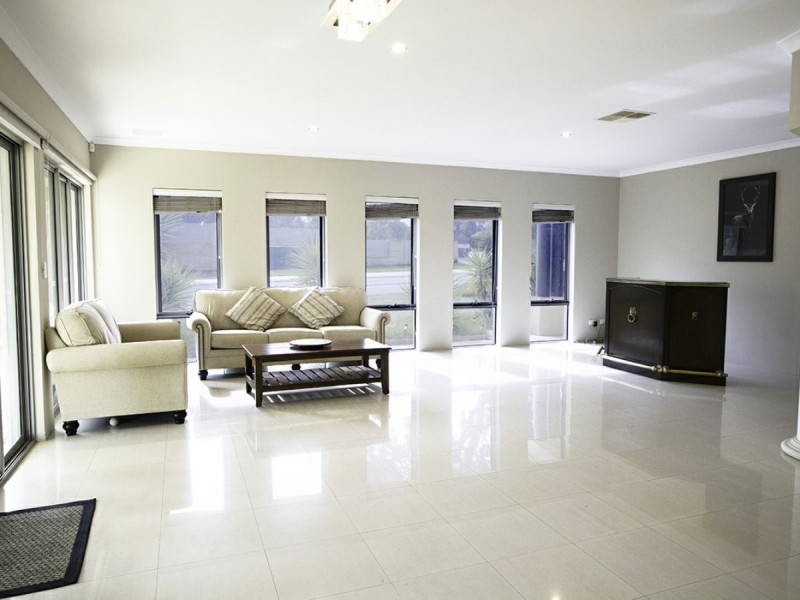 122 Golf Links Drive, Carramar WA 6031