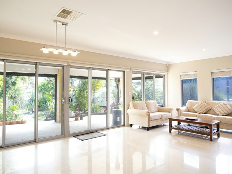 122 Golf Links Drive, Carramar WA 6031