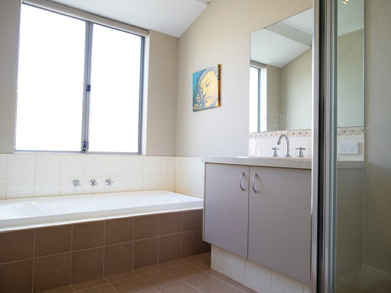 122 Golf Links Drive, Carramar WA 6031