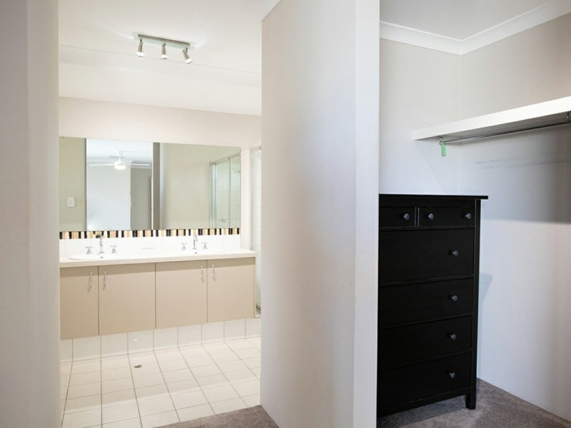 122 Golf Links Drive, Carramar WA 6031