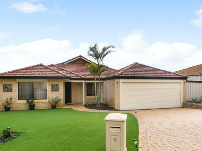 5 Ellesmere Circuit, Success WA 6164