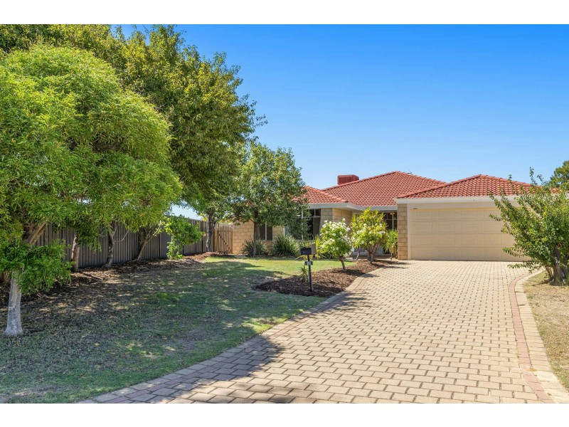 13 Greencroft Gardens, Warnbro WA 6169