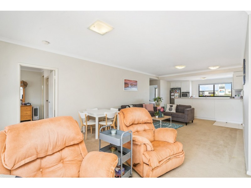 19/2 Stockton Bend, Cockburn Central WA 6164