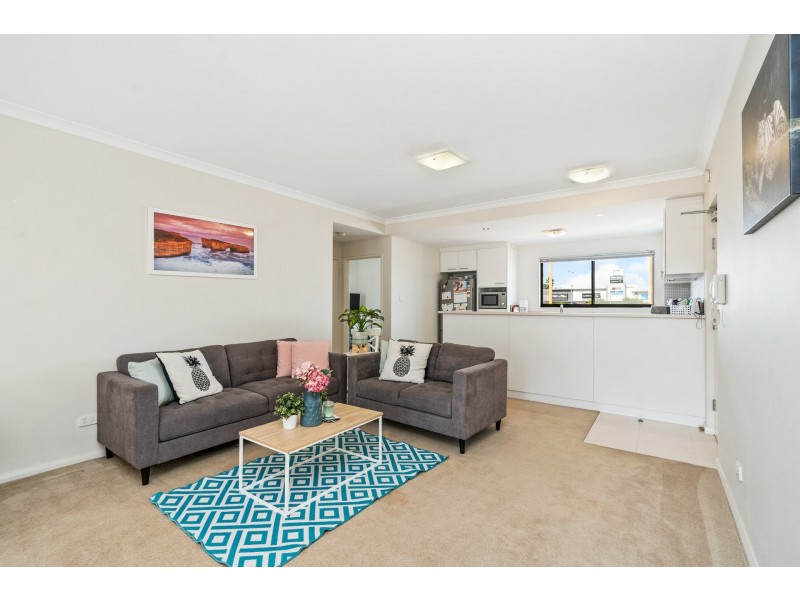 19/2 Stockton Bend, Cockburn Central WA 6164