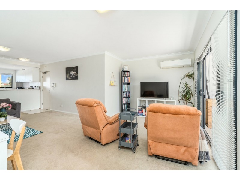 19/2 Stockton Bend, Cockburn Central WA 6164