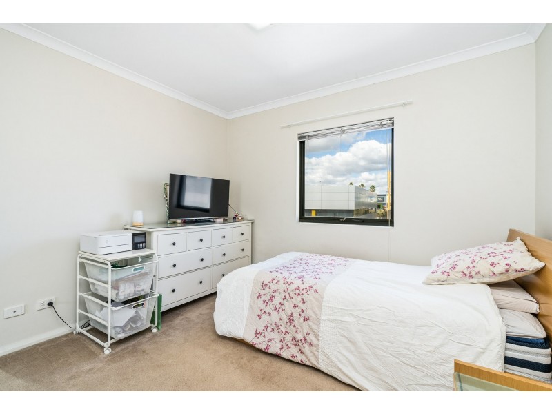 19/2 Stockton Bend, Cockburn Central WA 6164