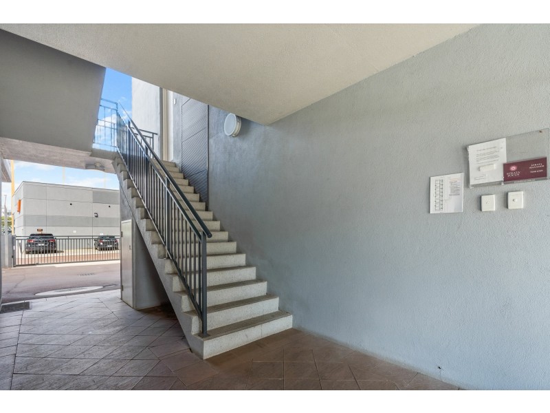 19/2 Stockton Bend, Cockburn Central WA 6164