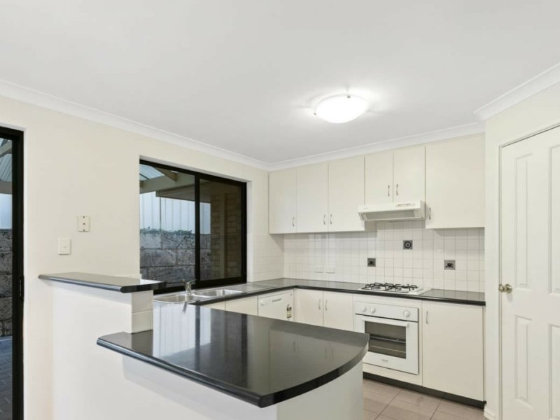 2/9 Henrietta Court, Coogee WA 6166