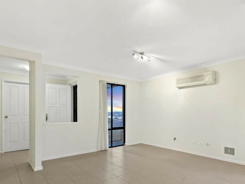 2/9 Henrietta Court, Coogee WA 6166