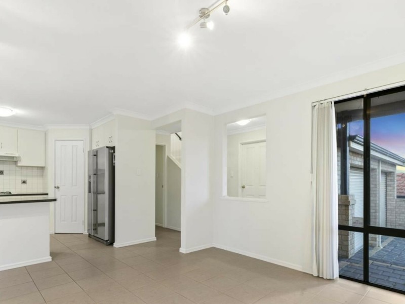 2/9 Henrietta Court, Coogee WA 6166
