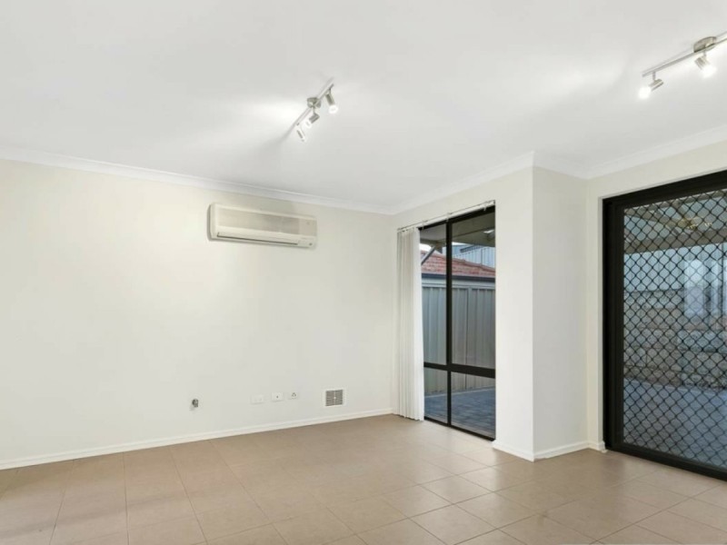 2/9 Henrietta Court, Coogee WA 6166