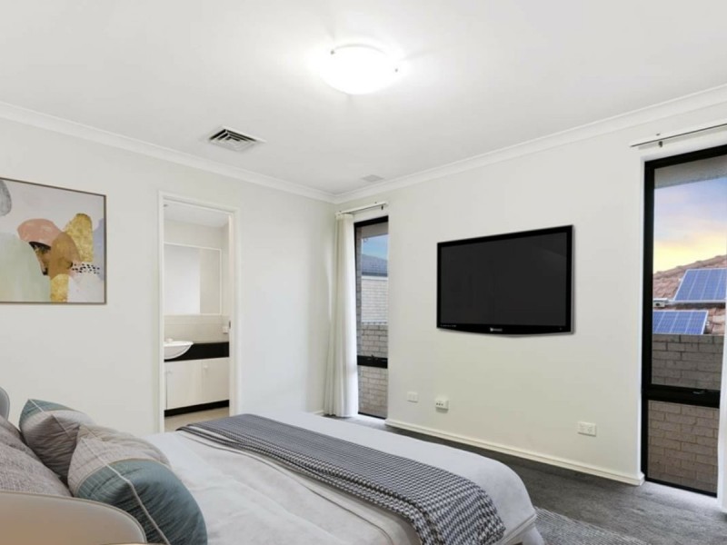 2/9 Henrietta Court, Coogee WA 6166