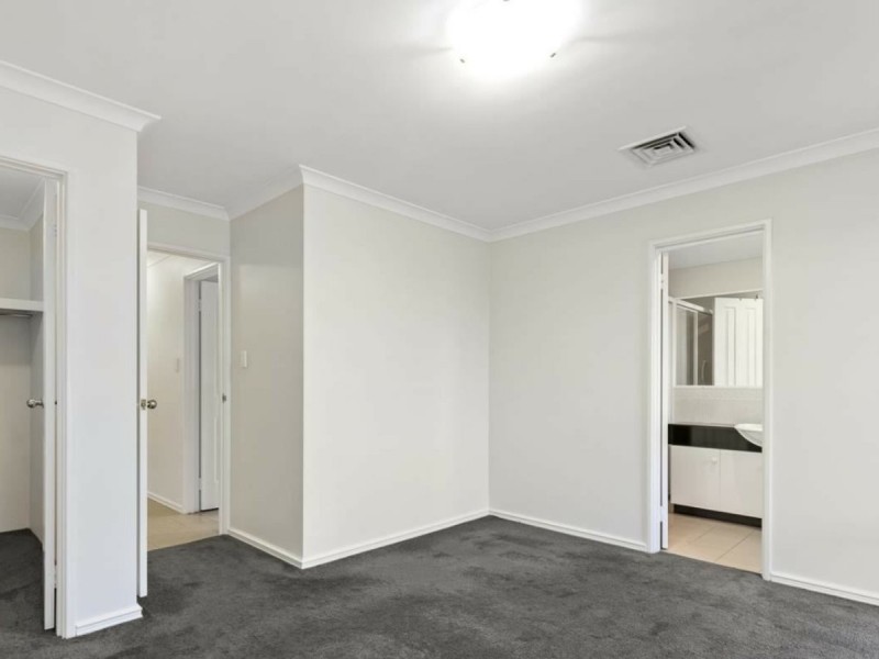 2/9 Henrietta Court, Coogee WA 6166