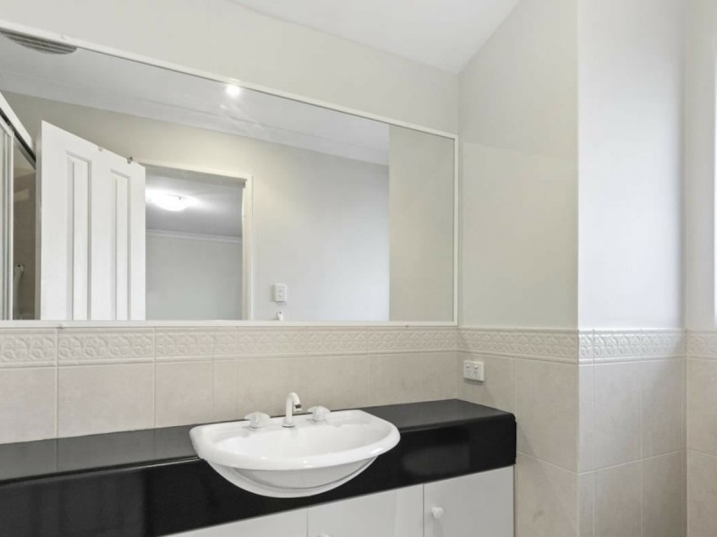 2/9 Henrietta Court, Coogee WA 6166