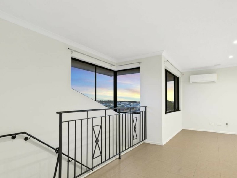 2/9 Henrietta Court, Coogee WA 6166