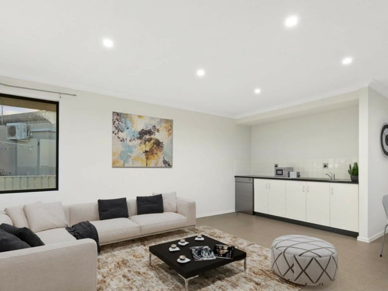 2/9 Henrietta Court, Coogee WA 6166