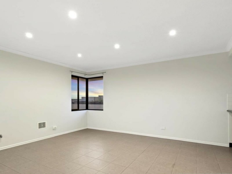 2/9 Henrietta Court, Coogee WA 6166