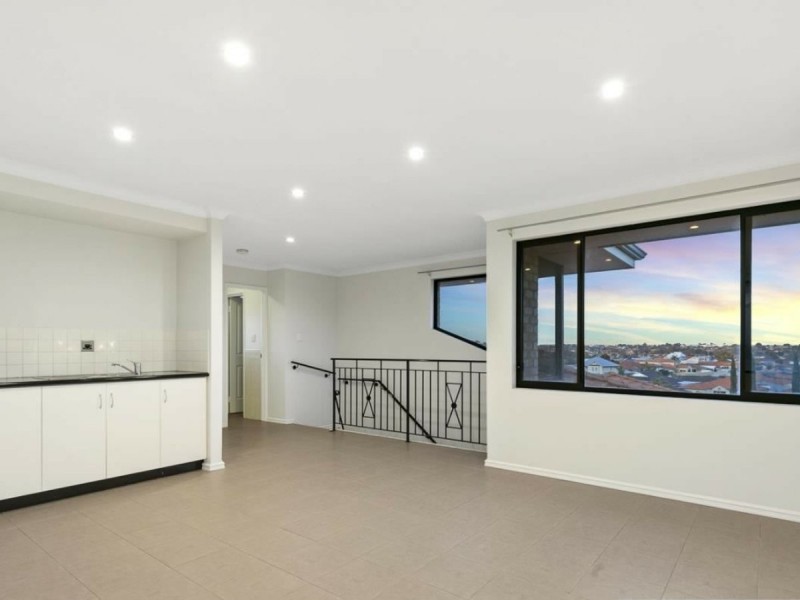 2/9 Henrietta Court, Coogee WA 6166