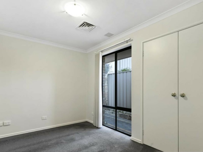 2/9 Henrietta Court, Coogee WA 6166